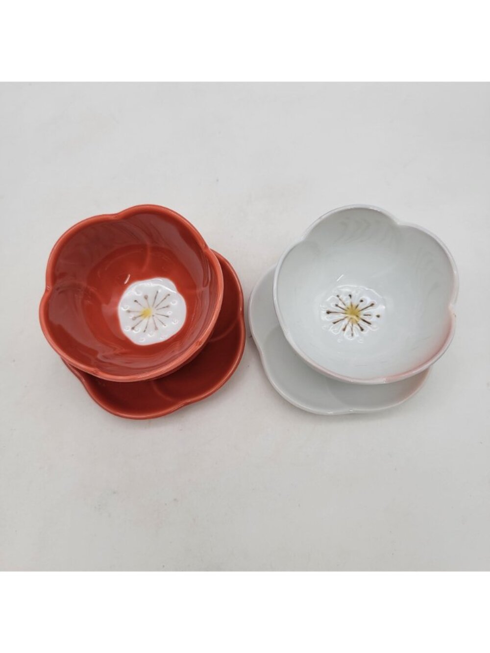 Utsuwa Japan Set Of 2 Petal Cups & Saucers  Red & White - Picture 6 of 7